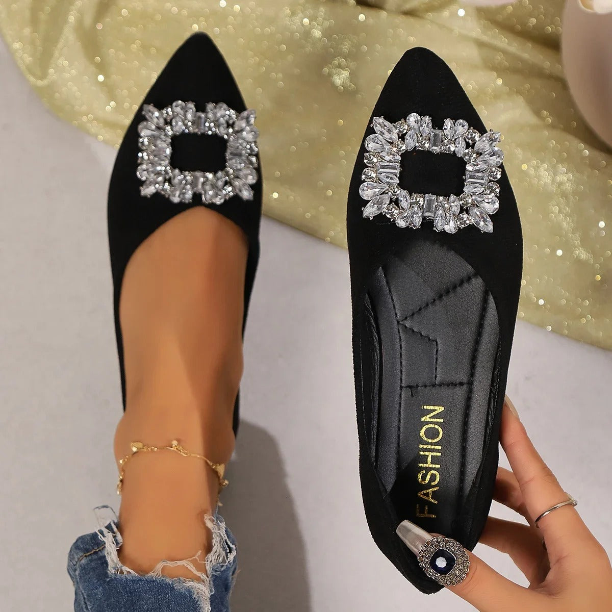 Isla Pointed Flats
