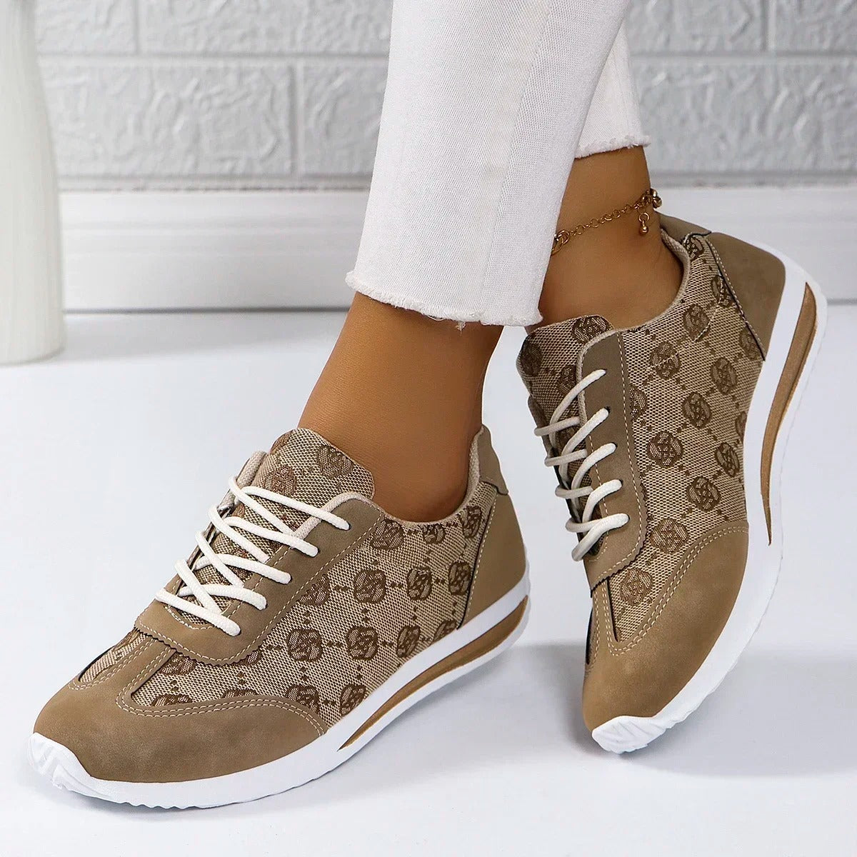 Zenia Cross Sneakers