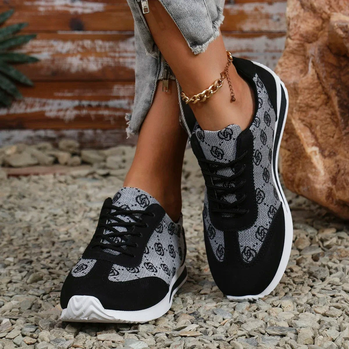 Zenia Cross Sneakers