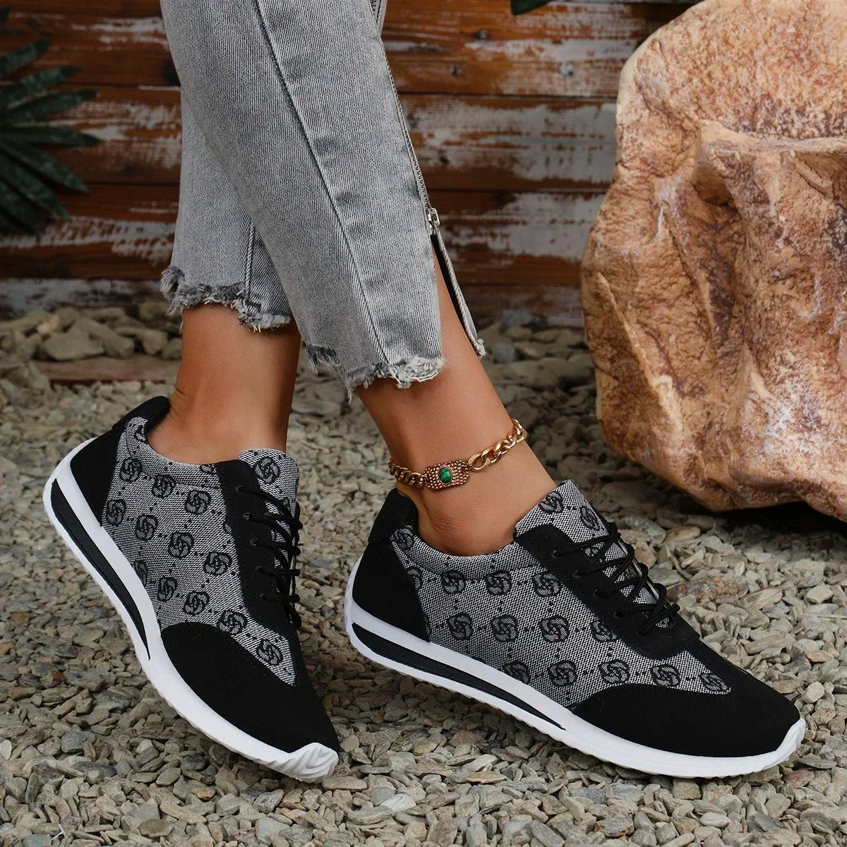 Zenia Cross Sneakers
