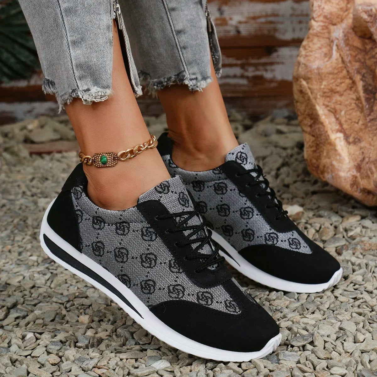Zenia Cross Sneakers