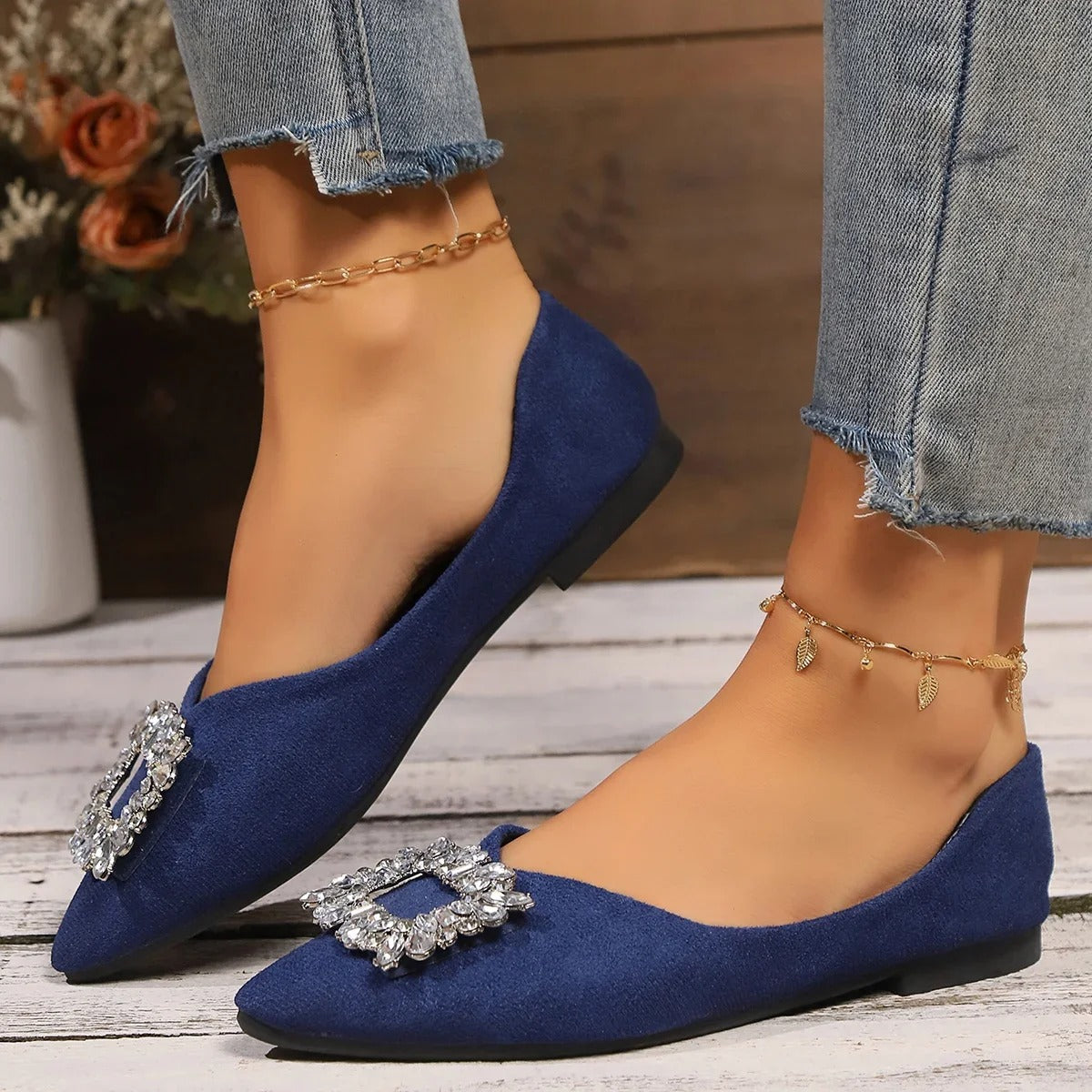Isla Pointed Flats