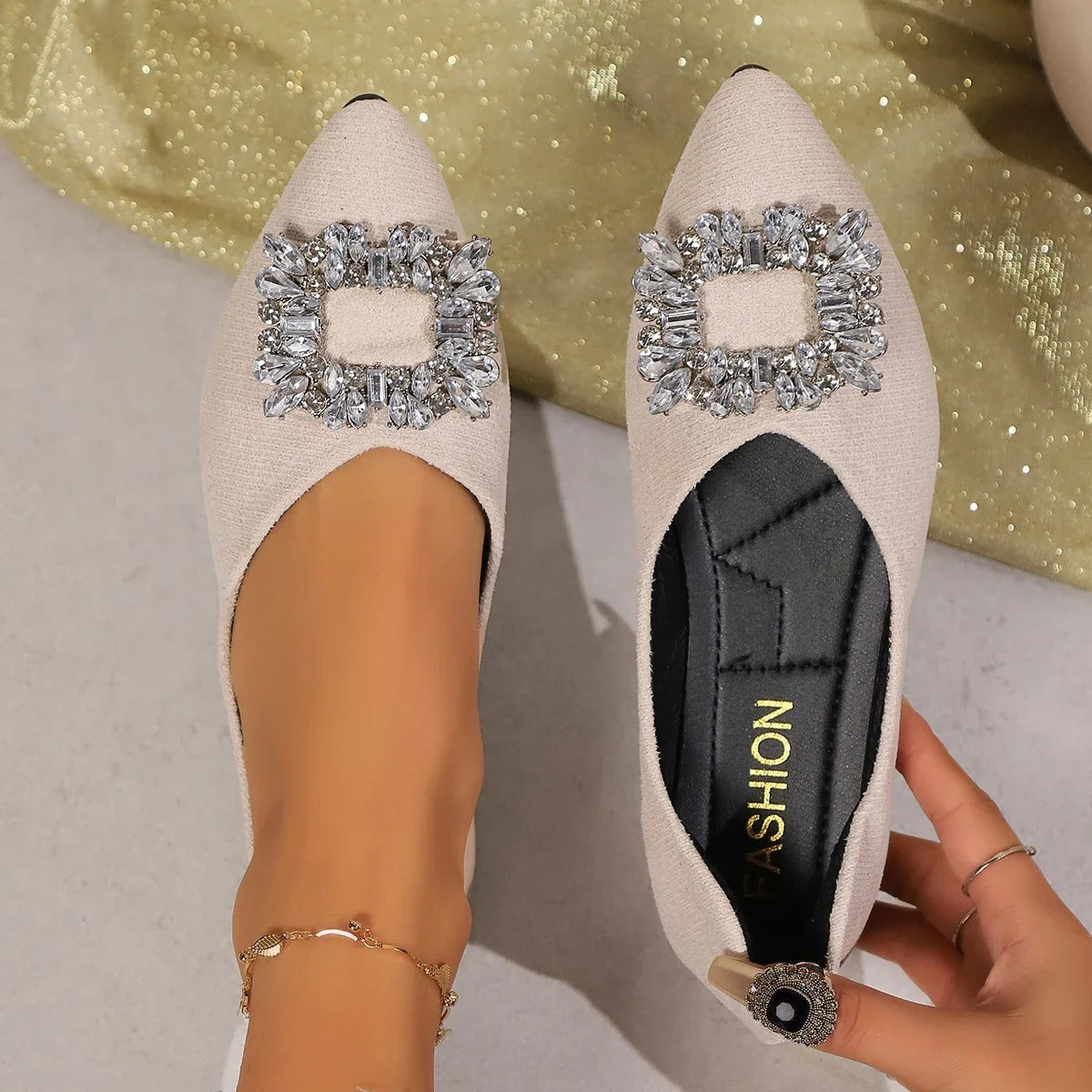 Isla Pointed Flats