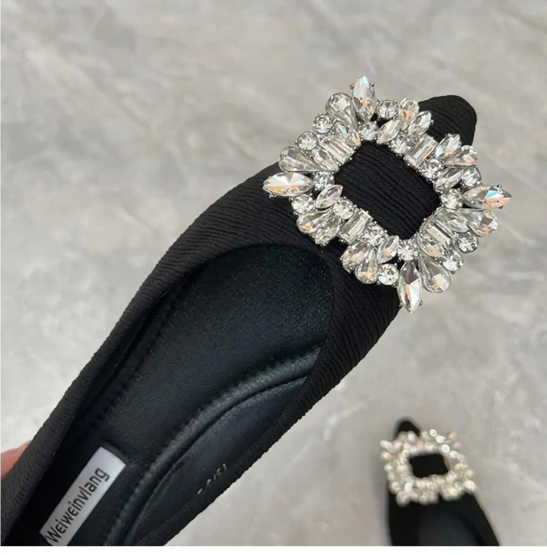 Isla Pointed Flats